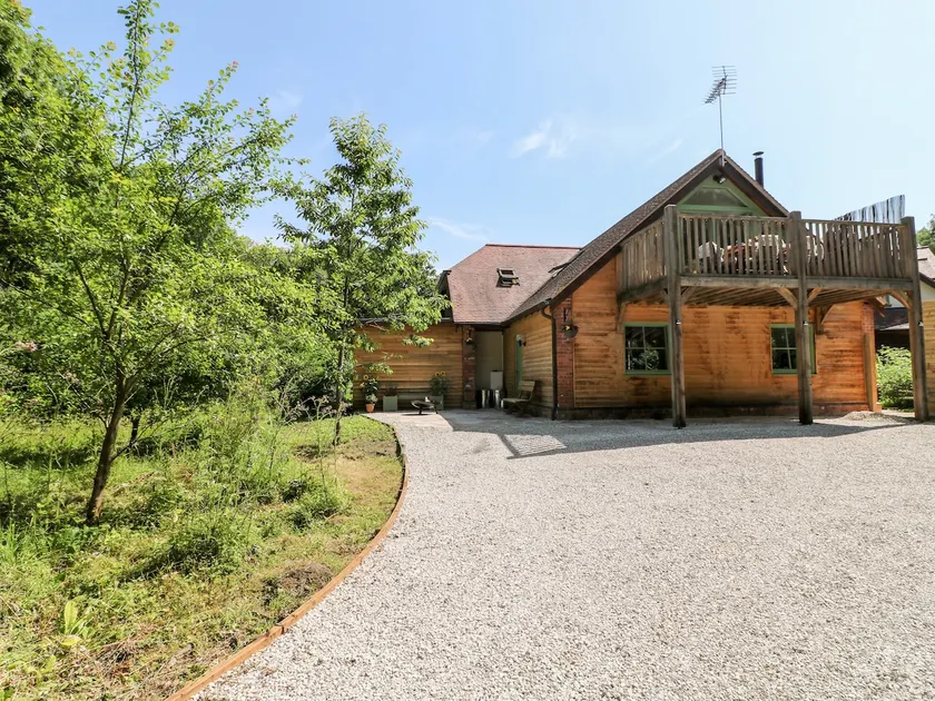 Old Wood Coach House - Image 1