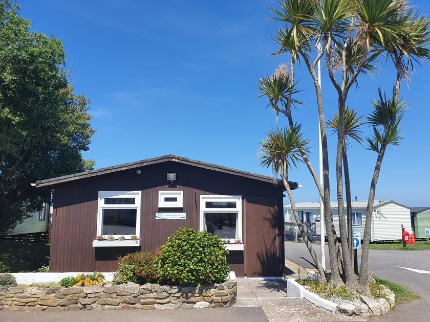 Seabreeze Bungalow - Image 1