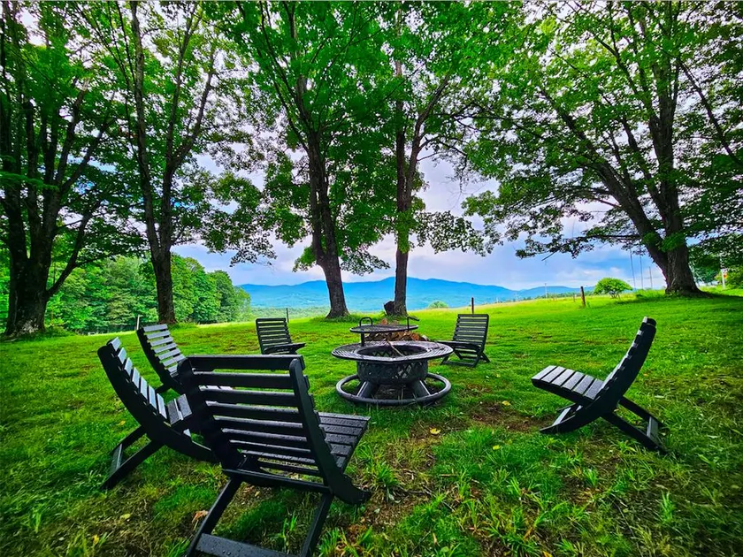 Rustic Farmstay, Bucolic retreat w/Endless Views - Image 1