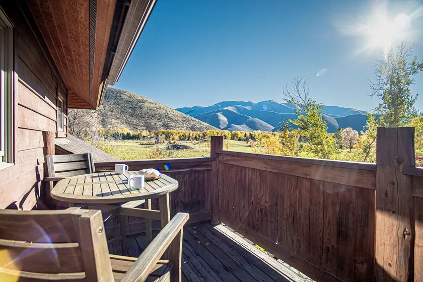 Creekside on Quigley - 3BD Private Home on trails + Hot Tub - Image 1