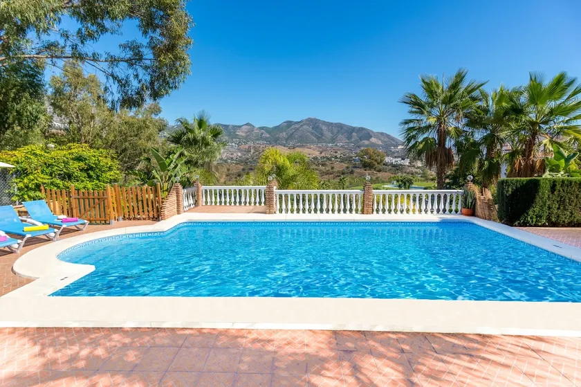 Schöne Villa \"Trebol\" mit Panoramablick, WLAN, Garten, Terrasse und Pool - Image 1