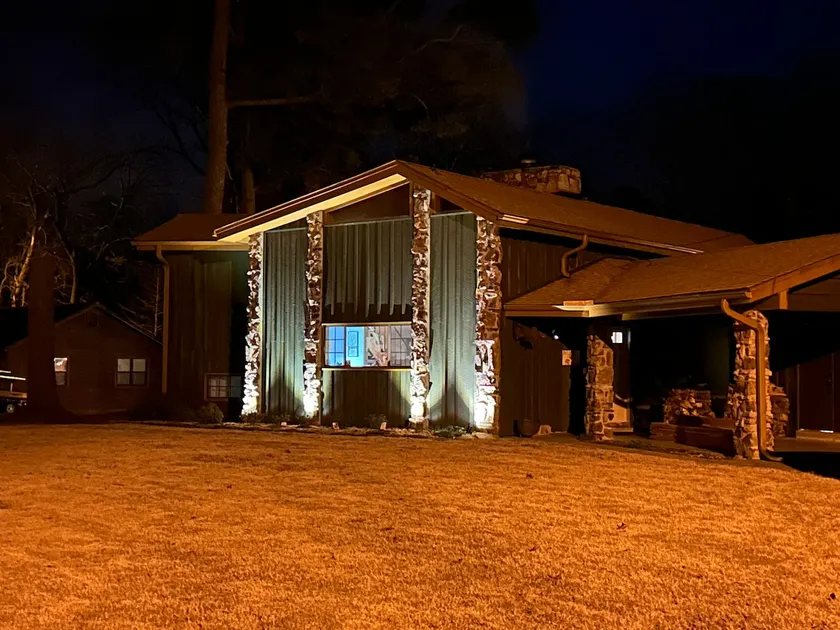 Red River Retreat - Image 1
