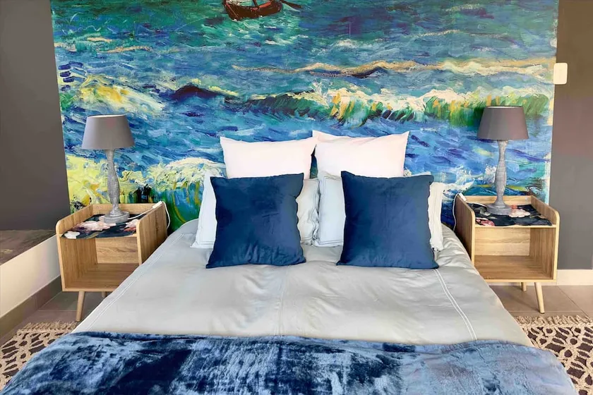 Vincent - Artistic Luxury Suite - Image 1