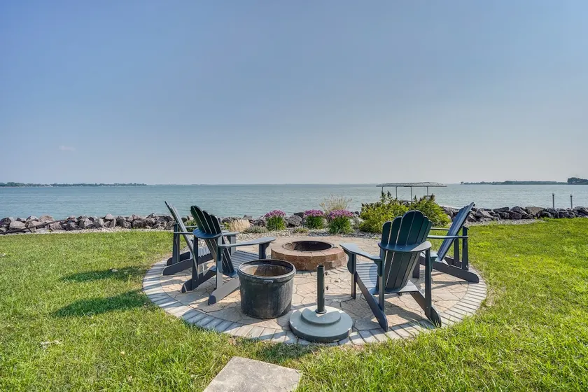 Waterfront Lake Poinsett Retreat w/ Fire Pit! - Image 1