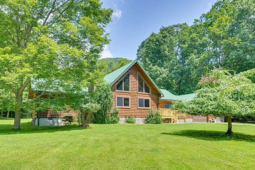 Serene Valley Bend Cabin Rental: 7 Private Acres! - Image 1