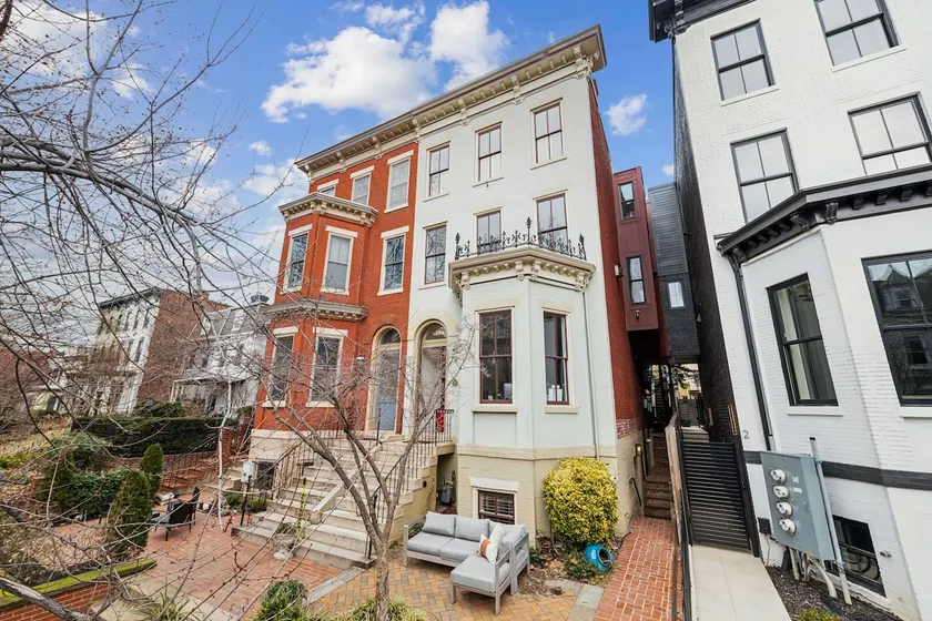 Logan Circle Location! 1BR with laundry/AC/kitchen - Image 1