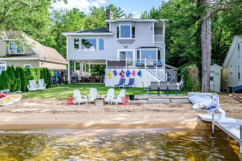 Beachfront House on Sebago w. lots of water toys! - Image 1