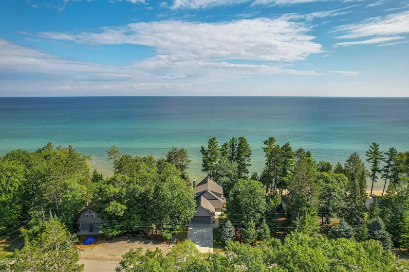 Waterfront Lake Huron Getaway w/ Private Beach! - Image 1