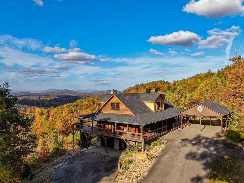 Come To Escape - Hot tub, game room, pet friendly! - Image 1