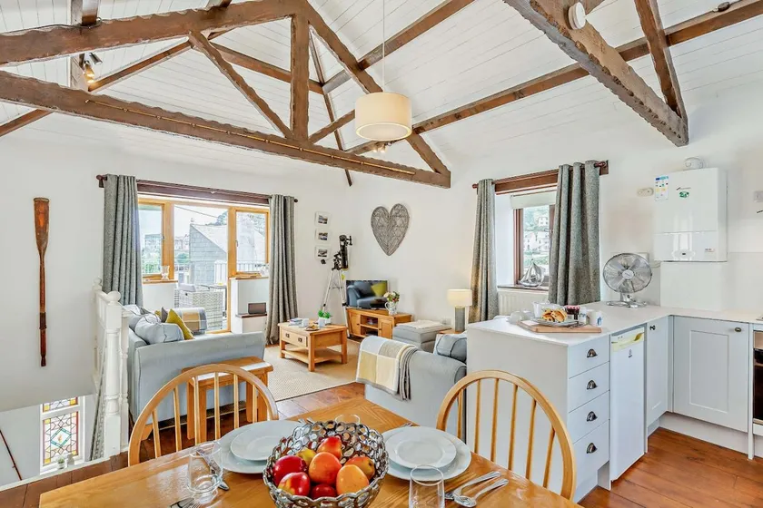2 bedroom accommodation in Looe - Image 1