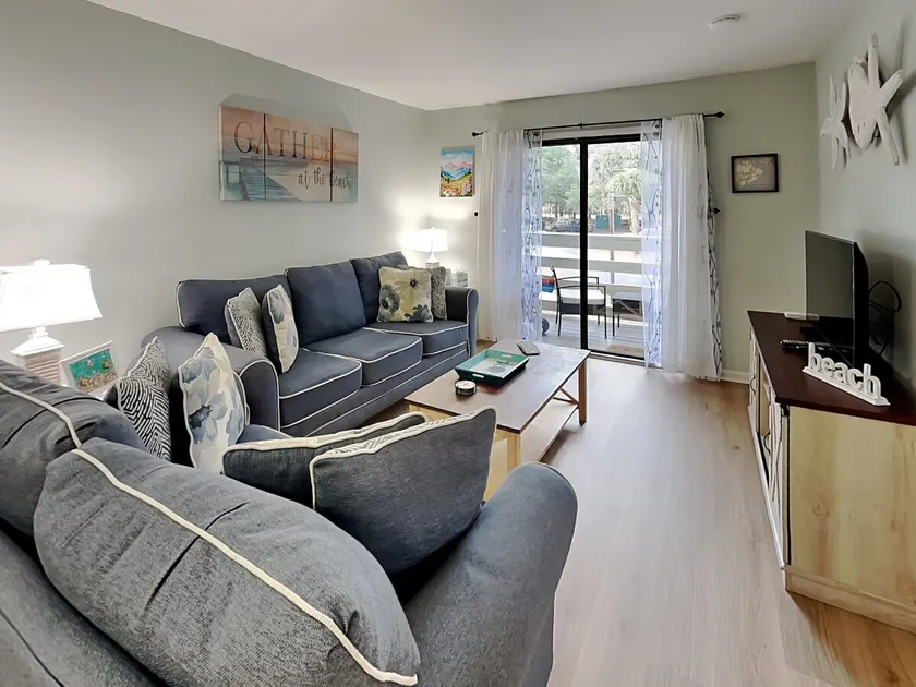 Fiddler's Cove 1st Floor, No Steps, 2 Heated Pools, Pickleball, 8 Min walk to Beach, Hot Tub - Image 1