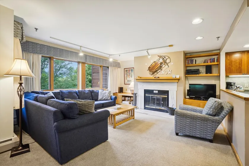 Enjoy this spacious three bedroom three bathroom Highridge Condo B1 - Image 1