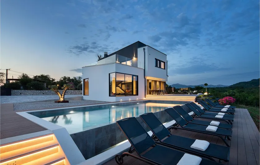 Villa Carbon Residence - Image 1