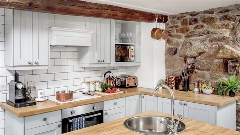 Boatsman's Cottage- sleeps 4- Garage- Mousehole - Image 1