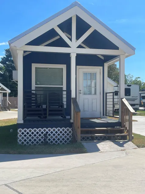 Themed Cabin - The Canary - Image 1