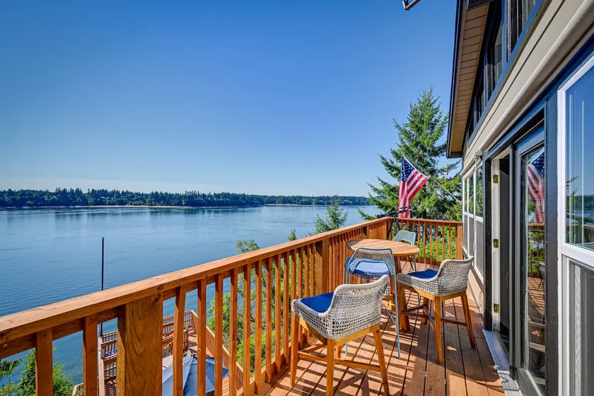 Private Beach at Waterfront Harstine Island Escape - Image 1