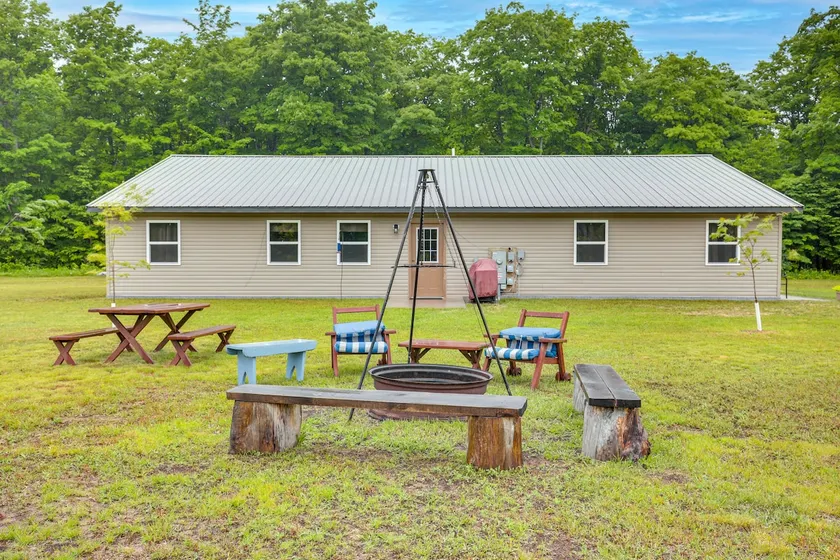 Toivola Home w/ Fire Pit: 8 Mi to Lake Superior! - Image 1
