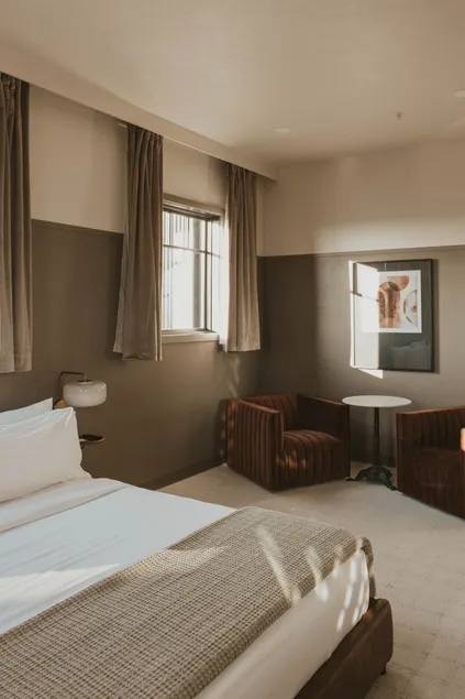 Luxury Hot Tub Suite in Downtown Berlin #305 - Image 1