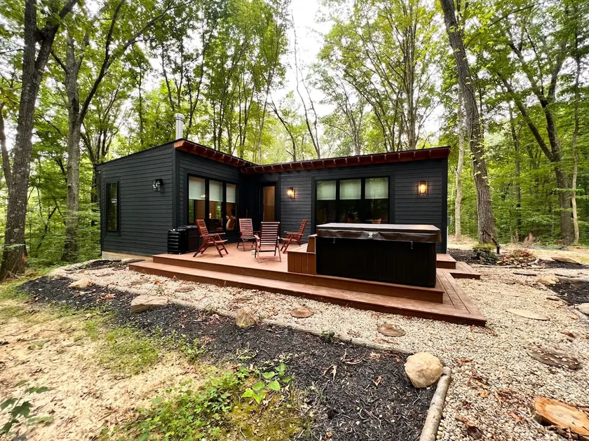 Alpine Pass | Hocking Hills, Hot Tub, Wood Stove - Image 1