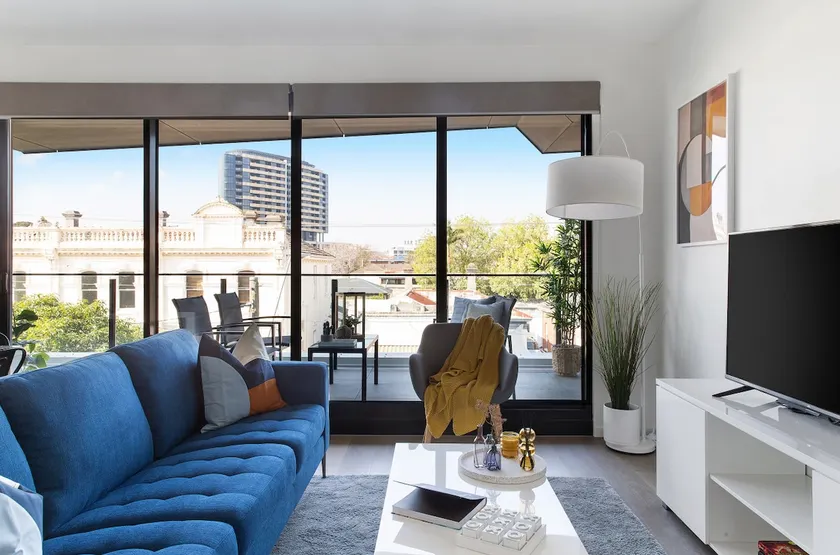 Caulfield Elegance: Chic Abode - Image 1