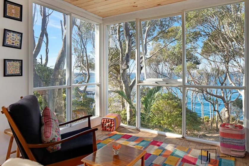 Summer Loving Waterfront Pet-Friendly House - Image 1