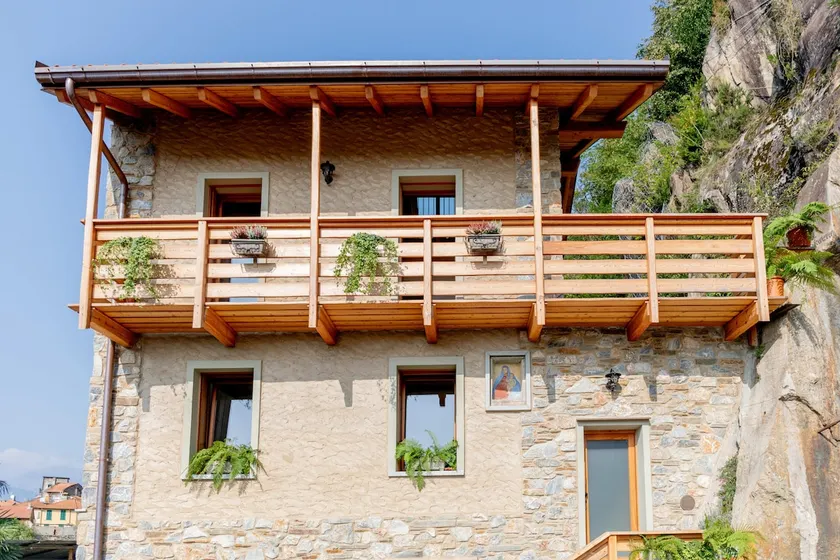 Green Chalet Scalotta - Nature Relax Lake view with private Jacuzzi and Spa - Image 1