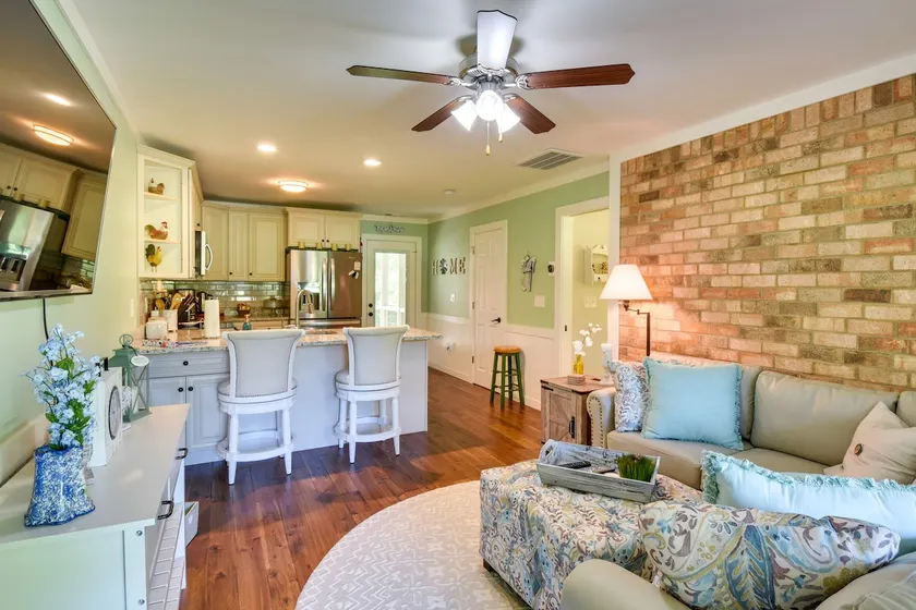 Charming Duplex: 12 Mi to UGA & Sanford Stadium! - Image 1
