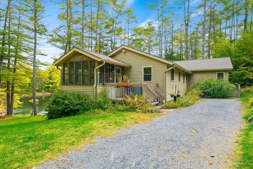 Dog-friendly riverfront house on 3 acres with private dock & deck - near skiing - Image 1