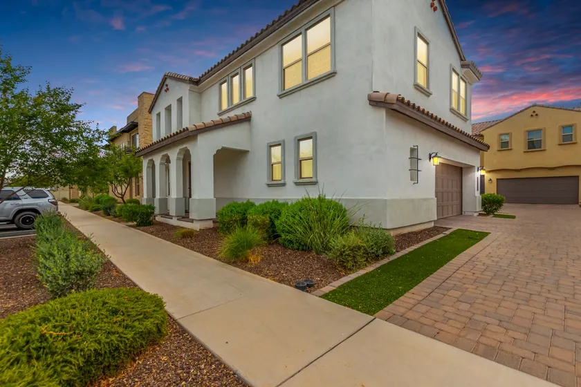 Gilbert Haven: A Family Delight in Enchanting Community - Image 1