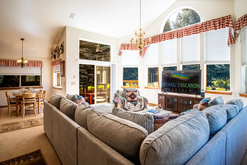 Sunflower Lane Sun Valley Home + Resort Amenities - Image 1