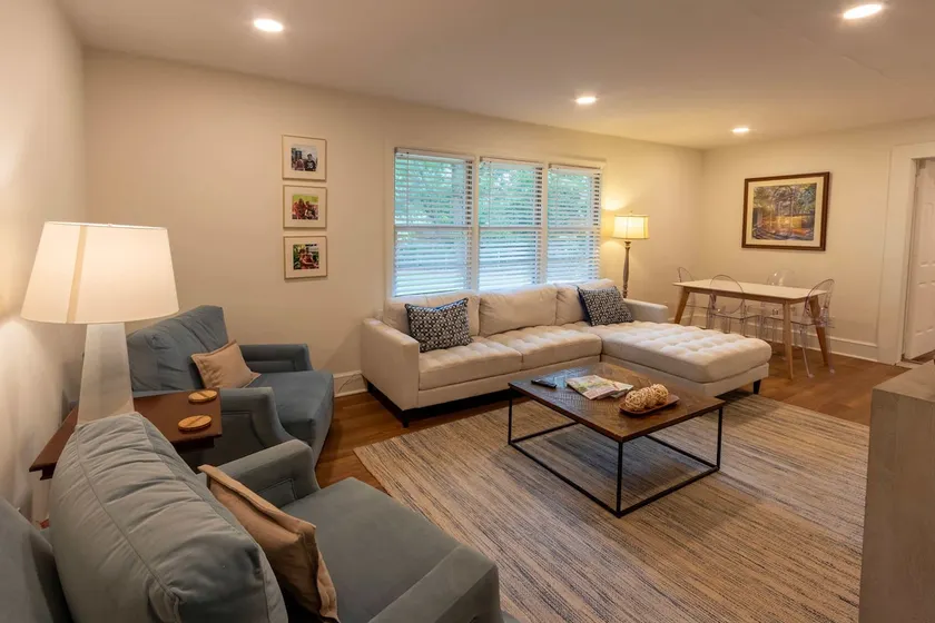 4 BR Sleeps 10 Near UGA & Downtown - Image 1