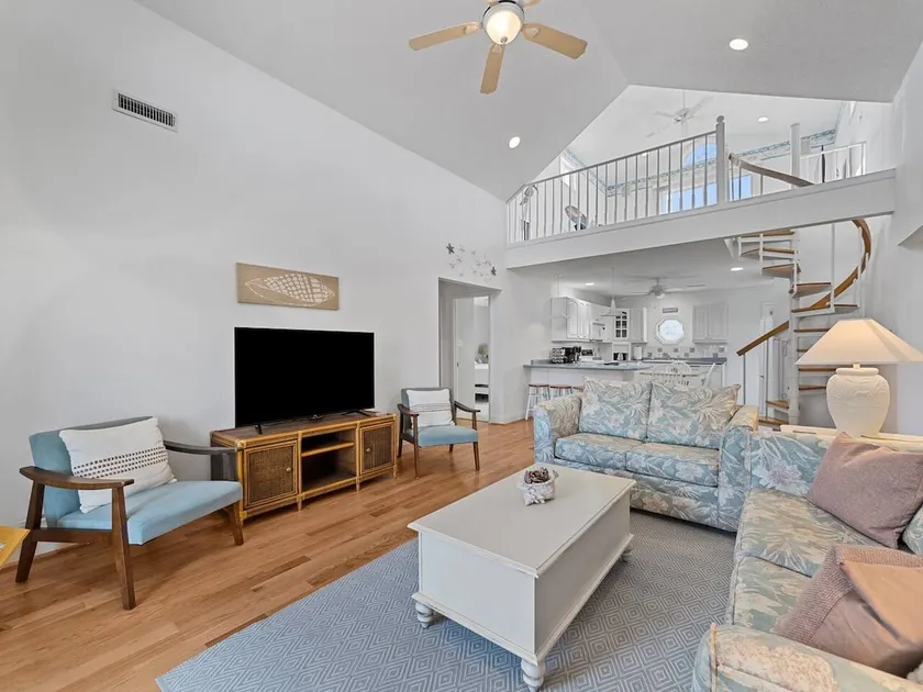 Searenity! 3 BR w/bonus loft. Pet friendly. - Image 1