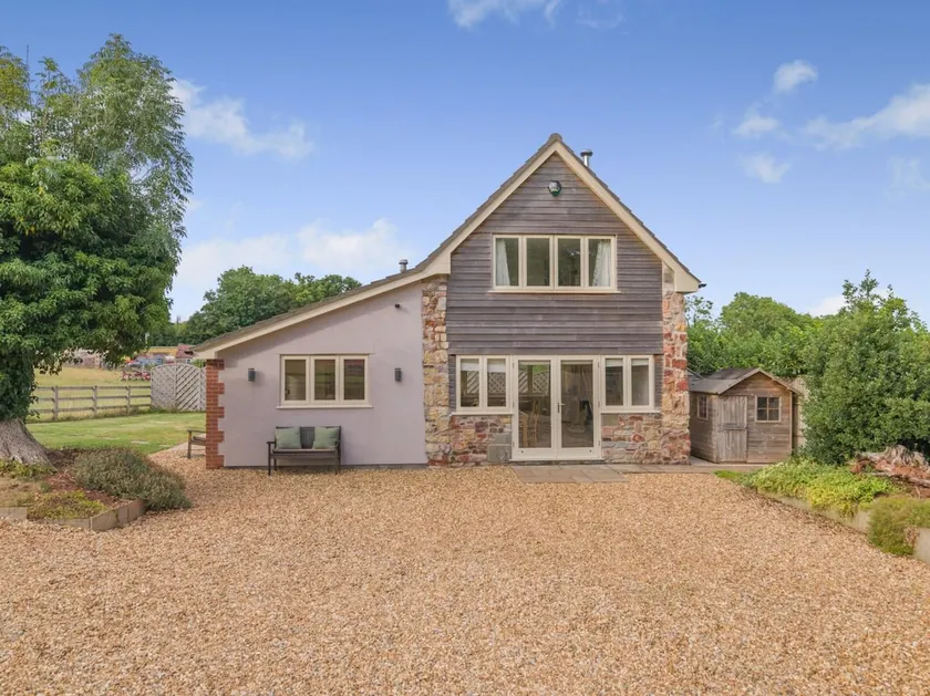 2 Bed in Bristol oc-72582 - Image 1