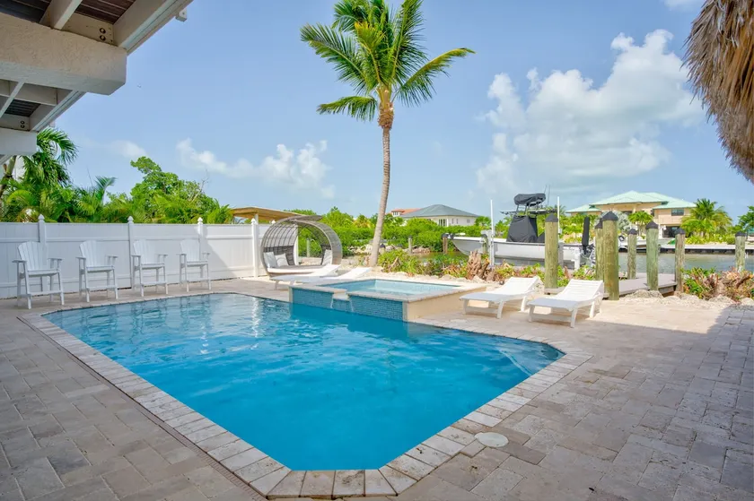 Pool & Spa, Walk to Beach, Dock, Tiki, Lux Home - Image 1