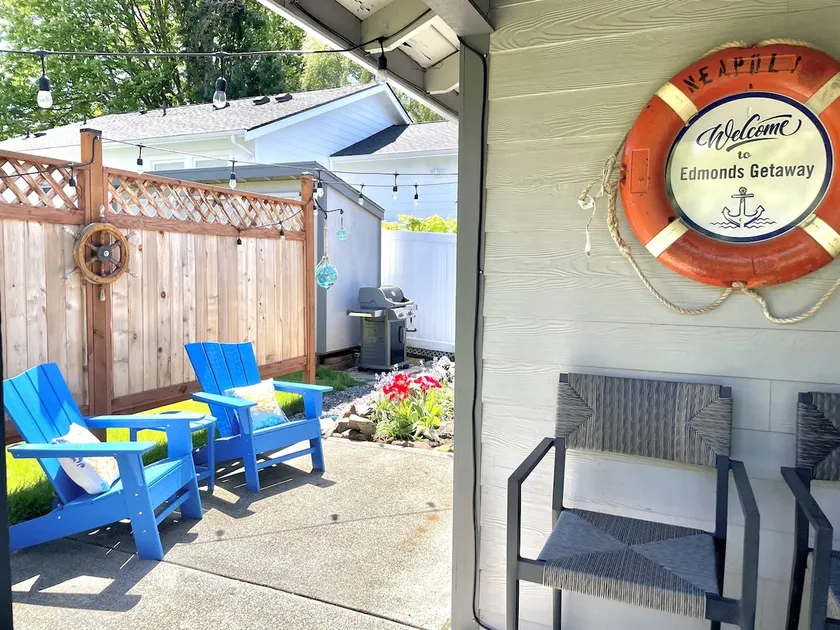 Edmonds Getaway Cottage in Town with Kitchen W/D - Image 1