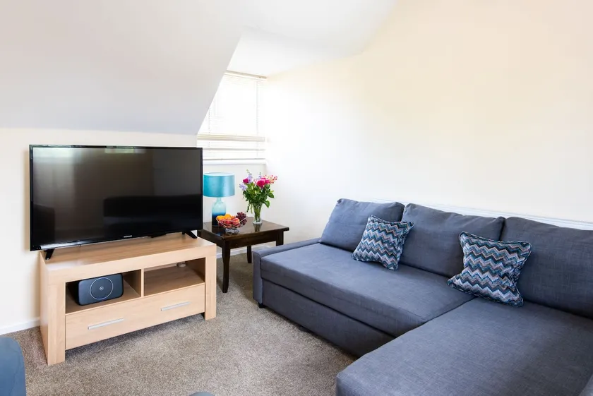 Dolphin Apartment, Thorpeness - Only a short stroll from the Beach, Thorpeness Lake, Country Club and Golf Club - Image 1