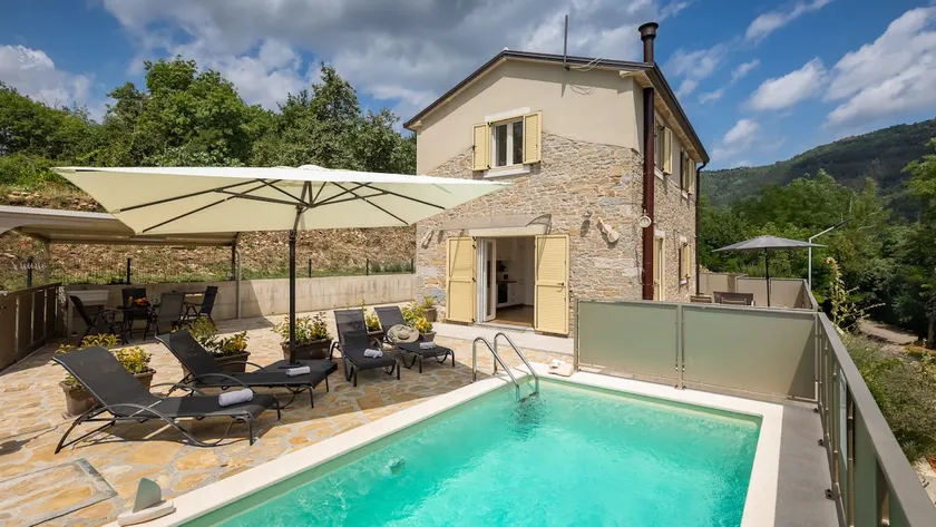 Rustic villa Casa Mavretici with pool in Motovun - Image 1