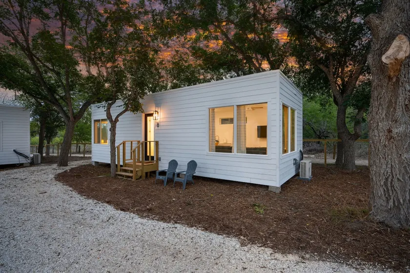 Queen Bunk Cottage | Sleeps 6 | Pool + River - Image 1