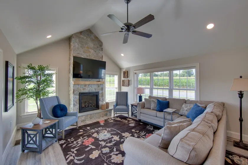 Patio & Yard: Newly Built Retreat in Ronks! - Image 1