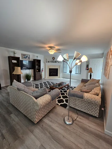 Niagara Shoreline Villa #2 - 2Bed / 1Bath - Image 1