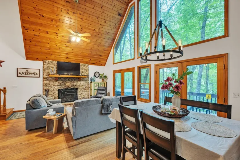 Lakefront Cabin Bordering Nat Park w/ Hot Tub! by RedAwning - Image 1