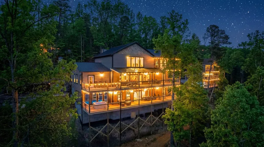Hidden Gem Masterpiece By Ghosal Luxury Lodging - Image 1