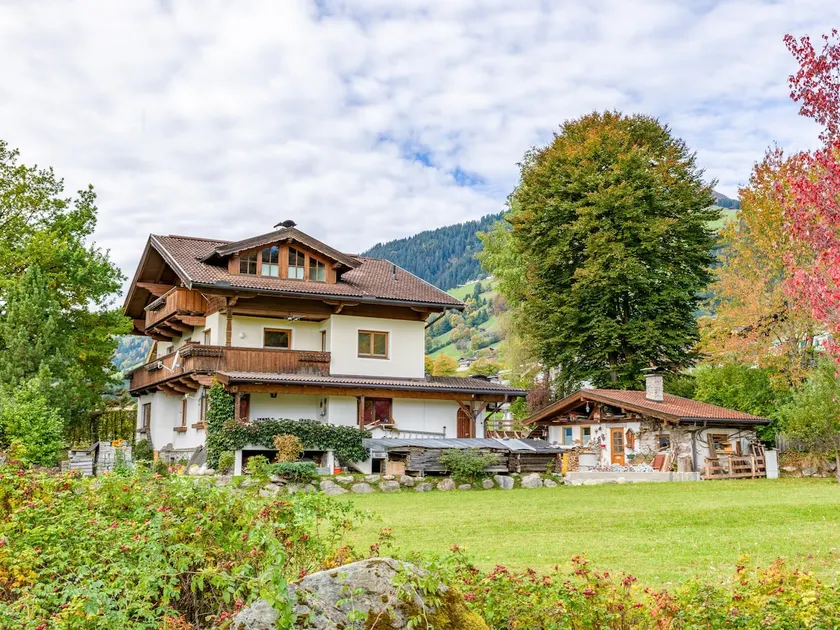 Apartment, 240 m from the ski lifts and the center - Image 1
