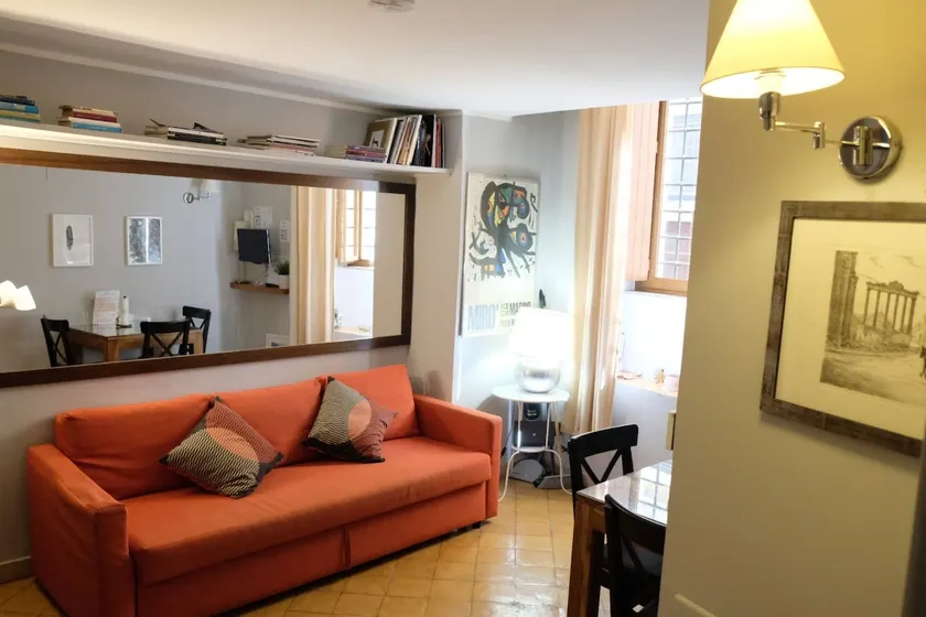 Renoir Small Loft on Giulia Street - Image 1