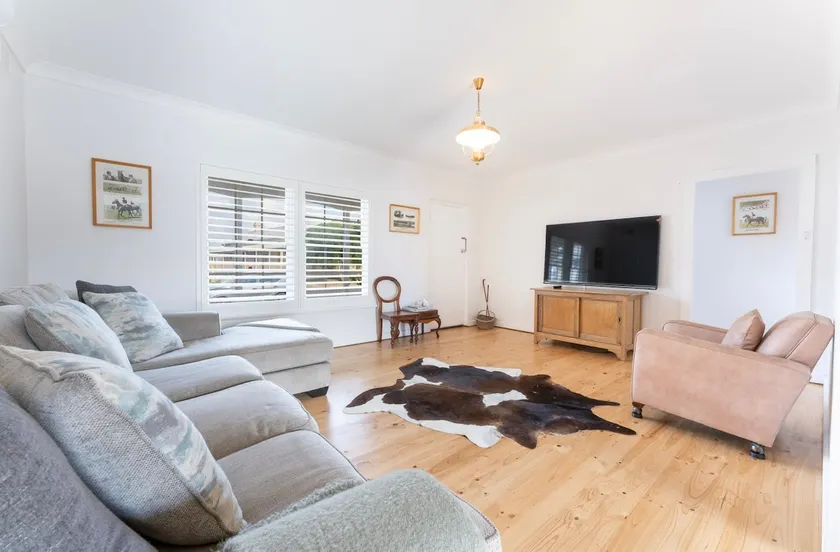 Joffs Beach House—Coastal Ease near Main Street - Image 1