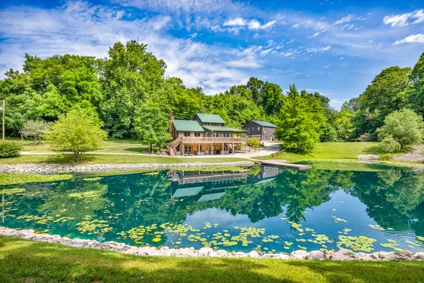 6 Guests | Ponds | Hot Tub | Game Room | Trails - Image 1