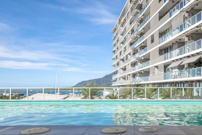 Cairns Coastal Charmer - Your Waterfront Sanctuary - Image 1