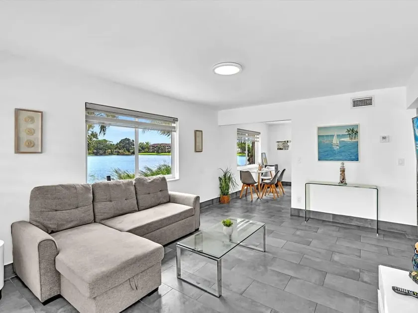 Charming 2BR Lakefront Cottage in Davie near Beach - Image 1