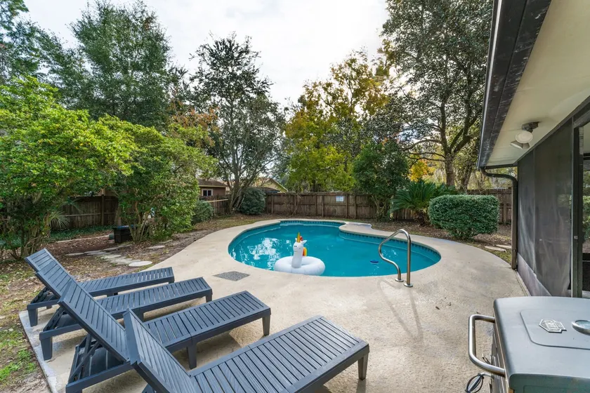 Serenity at Chatwood Pool Grill - Image 1