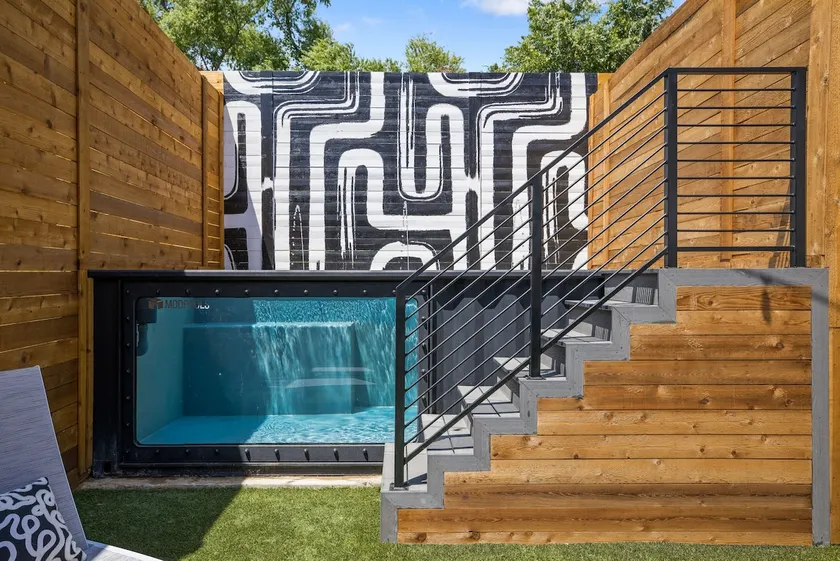 Group Travel Townhome <|> Sparkling Container Pool - Image 1